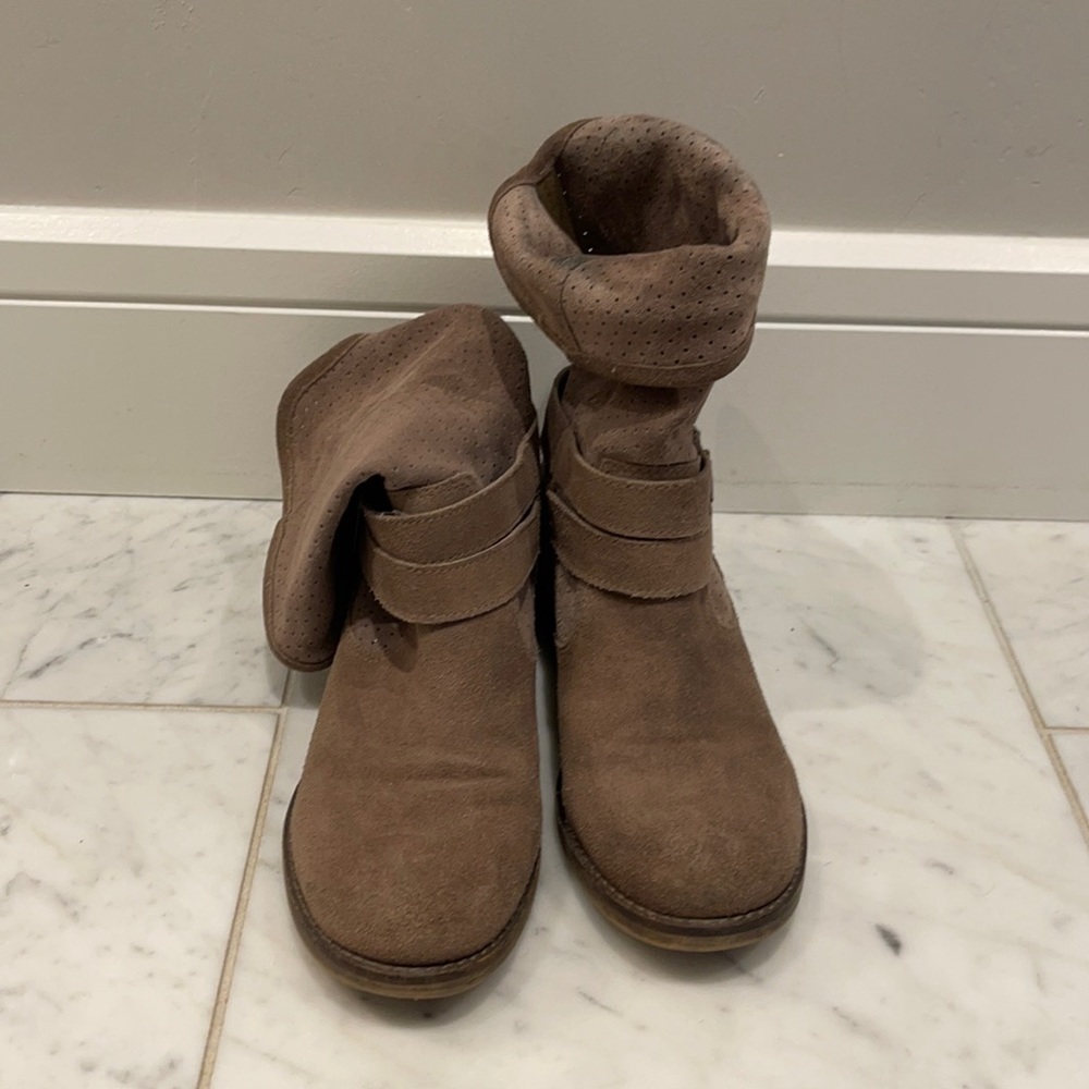 Suede boots